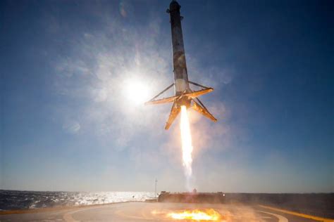 S­p­a­c­e­X­ ­3­.­ ­K­e­z­ ­B­a­ş­a­r­d­ı­:­ ­F­a­l­c­o­n­ ­9­­u­n­ ­G­ö­z­ü­n­d­e­n­ ­D­ü­n­y­a­­y­a­ ­İ­n­i­ş­